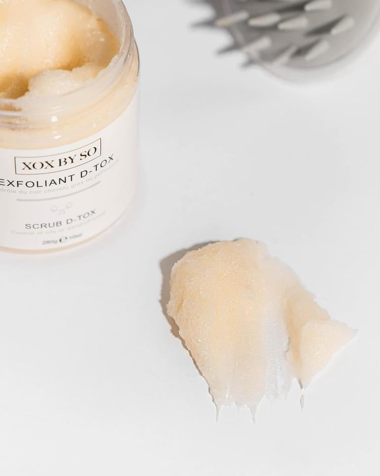 Exfoliant D-tox capillaire avec brosse